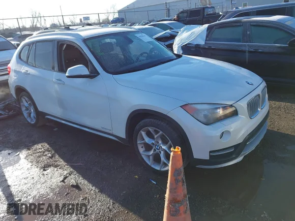 ✅ 2015 BMW X1 xDrive28i • VIN: WBAVL1C58FVY26971 • Лот: 41850544. Опубликован ранее на IAAI с пробегом 113 709 миль. Бесплатный доступ к архиву аукционных продаж из США и подробный отчёт об истории автомобиля на DreamBid. Изображение 1.
