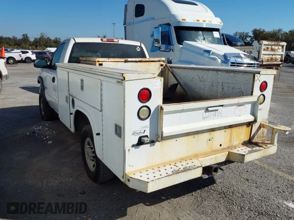 ✅ 2005 Chevrolet Silverado 2500HD Work Truck • VIN: 1GBHC24U25E189977 • Лот: 43654988. Опубликован ранее на IAAI с пробегом Не указан. Бесплатный доступ к архиву аукционных продаж из США и подробный отчёт об истории автомобиля на DreamBid. Изображение 3.