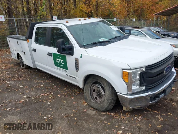 ✅ 2017 Ford F-350 • VIN: 1FD7W3AT4HEC95024 • Lot: 43682999. Wystawiony na IAAI z przebiegiem 131 581 mil. Bezpłatny archiwum sprzedaży aukcyjnych z USA i szczegółowy raport historii pojazdu na DreamBid. Zdjęcie 1.