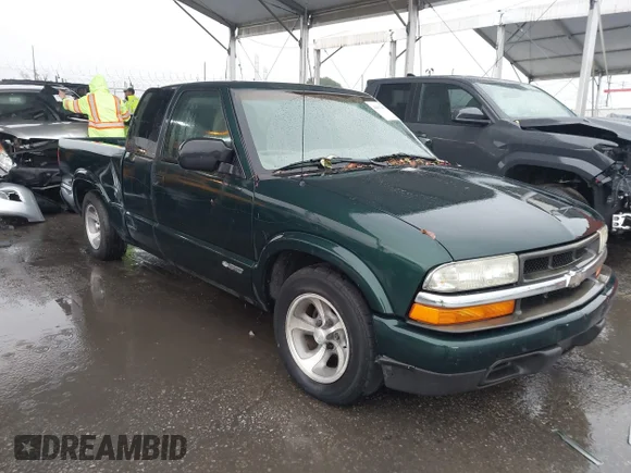 ✅ 2003 Chevrolet S-10 LS • VIN: 1GCCS19H738182565 • Lot: 44012678. Wystawiony na IAAI z przebiegiem 114 102 mil. Bezpłatny archiwum sprzedaży aukcyjnych z USA i szczegółowy raport historii pojazdu na DreamBid. Zdjęcie 1.