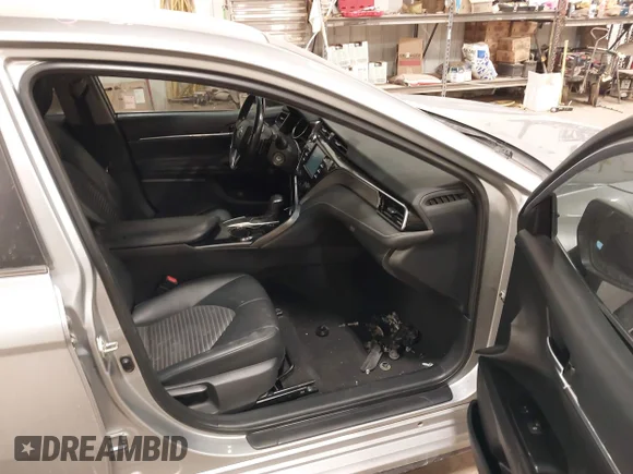 ✅ 2019 Toyota Camry SE • VIN: 4T1B11HK0KU846945 • Lot: 44310156. Wystawiony na IAAI z przebiegiem 82 379 mil. Bezpłatny archiwum sprzedaży aukcyjnych z USA i szczegółowy raport historii pojazdu na DreamBid. Zdjęcie 5.