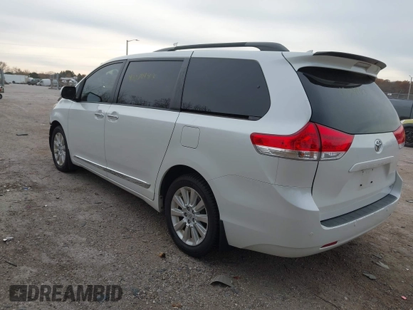 ✅ 2011 Toyota Sienna Limited • VIN: 5TDDK3DC0BS018113 • Lot: 43614483. Wystawiony na IAAI z przebiegiem 243 888 mil. Bezpłatny archiwum sprzedaży aukcyjnych z USA i szczegółowy raport historii pojazdu na DreamBid. Zdjęcie 3.