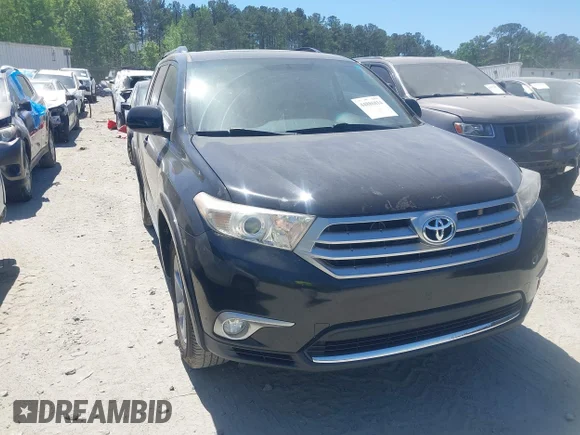 ✅ 2012 Toyota Highlander SE • VIN: 5TDZK3EH7CS078858 • Лот: 44886814. Опубліковано раніше на IAAI з пробігом 200 773 миль. Безкоштовний доступ до архіву аукціонних продажів зі США та докладний звіт про історію автомобіля на DreamBid. Зображення 1.