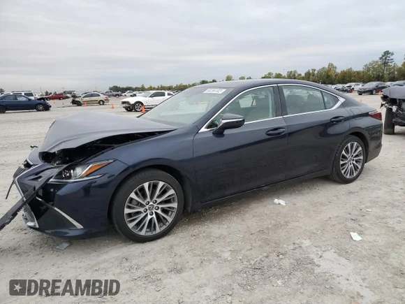 ✅ 2021 Lexus ES 350 • VIN: 58ADZ1B10MU090451 • Лот: 68256102. Опубліковано раніше на Copart з пробігом 17 579 миль. Безкоштовний доступ до архіву аукціонних продажів зі США та докладний звіт про історію автомобіля на DreamBid. Зображення 1.