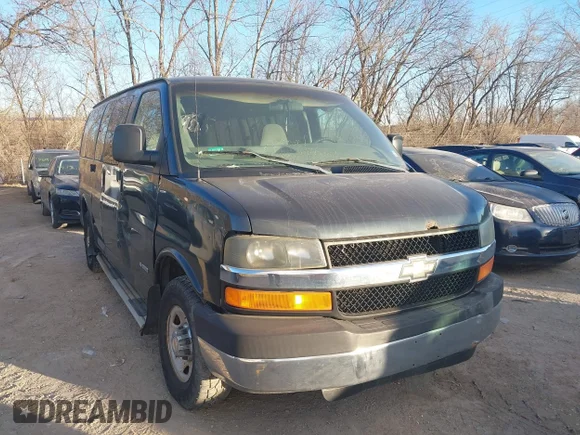 ✅ 2004 Chevrolet Express Passenger • VIN: 1GAHG35U041180049 • Лот: 44132102. Опубліковано раніше на IAAI з пробігом 243 625 миль. Безкоштовний доступ до архіву аукціонних продажів зі США та докладний звіт про історію автомобіля на DreamBid. Зображення 1.