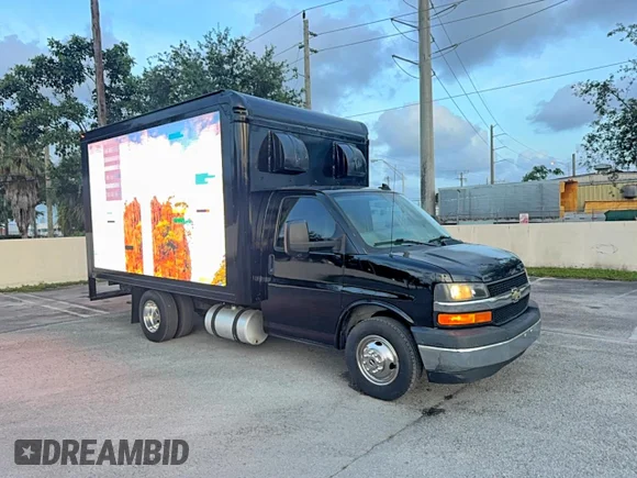 ✅ 2019 Chevrolet Express Commercial • VIN: 1HA3GRCG0KN000104 • Lot: 57080876. Wystawiony na Copart z przebiegiem 119 400 mil. Bezpłatny archiwum sprzedaży aukcyjnych z USA i szczegółowy raport historii pojazdu na DreamBid. Zdjęcie 1.