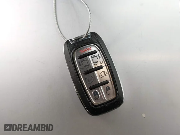 ✅ 2018 Chrysler Pacifica Touring Plus • VIN: 2C4RC1FG9JR187352 • Лот: 44567265. Опубліковано раніше на IAAI з пробігом 69 386 миль. Безкоштовний доступ до архіву аукціонних продажів зі США та докладний звіт про історію автомобіля на DreamBid. Зображення 11.