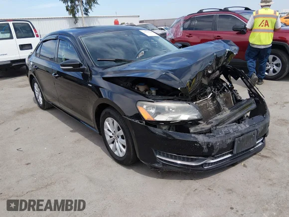 ✅ 2014 Volkswagen Passat S • VIN: 1VWAP7A35EC012522 • Lot: 45361198. Wystawiony na IAAI z przebiegiem 204 908 mil. Bezpłatny archiwum sprzedaży aukcyjnych z USA i szczegółowy raport historii pojazdu na DreamBid. Zdjęcie 1.