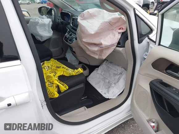 ✅ 2023 Chrysler Voyager LX • VIN: 2C4RC1CG4PR597330 • Lot: 40531134. Wystawiony na IAAI z przebiegiem 30 620 mil. Bezpłatny archiwum sprzedaży aukcyjnych z USA i szczegółowy raport historii pojazdu na DreamBid. Zdjęcie 5.