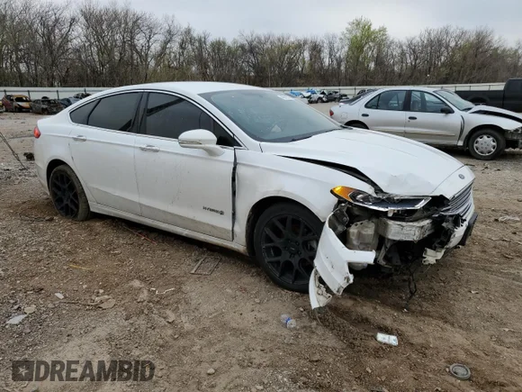 ✅ 2018 Ford Fusion Titanium • VIN: 3FA6P0RU1JR151139 • Lot: 46028373. Wystawiony na Copart z przebiegiem 190 701 mil. Bezpłatny archiwum sprzedaży aukcyjnych z USA i szczegółowy raport historii pojazdu na DreamBid. Zdjęcie 4.