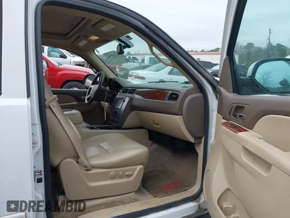 ✅ 2012 GMC Yukon XL SLT • VIN: 1GKS1KE05CR319957 • Lot: 41499706. Wystawiony na IAAI z przebiegiem 232 942 mil. Bezpłatny archiwum sprzedaży aukcyjnych z USA i szczegółowy raport historii pojazdu na DreamBid. Zdjęcie 5.