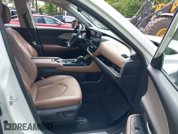 ✅ 2024 Toyota Highlander XLE • VIN: 5TDAAAB50RS019142 • Lot: 44974344. Wystawiony na IAAI z przebiegiem 29 910 mil. Bezpłatny archiwum sprzedaży aukcyjnych z USA i szczegółowy raport historii pojazdu na DreamBid. Zdjęcie 5.