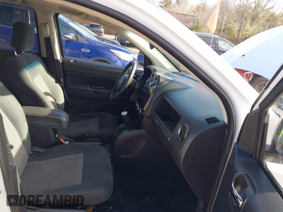 ✅ 2011 Jeep Compass Latitude • VIN: 1J4NF1FB5BD244672 • Lot: 44144676. Wystawiony na IAAI z przebiegiem Nie podano. Bezpłatny archiwum sprzedaży aukcyjnych z USA i szczegółowy raport historii pojazdu na DreamBid. Zdjęcie 5.