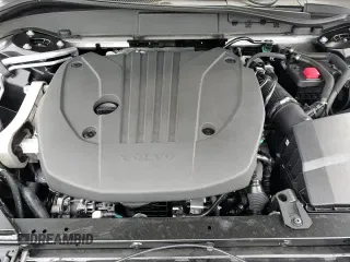 ✅ 2025 Volvo XC60 Core • VIN: YV4M12RJ5S1016307 • Lot: 47928055. Listed on Copart with 16 mi. Free auction sales archive from the USA and detailed vehicle history report at DreamBid. Image 14.