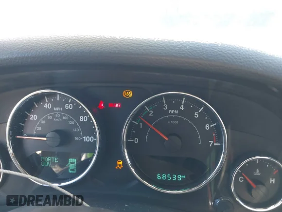 ✅ 2018 Jeep Wrangler Unlimited Sport S • VIN: 1C4BJWDG4JL868700 • Lot: 41349566. Wystawiony na IAAI z przebiegiem 68 539 mil. Bezpłatny archiwum sprzedaży aukcyjnych z USA i szczegółowy raport historii pojazdu na DreamBid. Zdjęcie 7.
