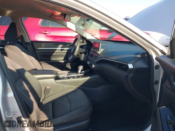✅ 2021 Nissan Altima SV • VIN: 1N4BL4DV1MN334582 • Lot: 44149096. Wystawiony na IAAI z przebiegiem 96 877 mil. Bezpłatny archiwum sprzedaży aukcyjnych z USA i szczegółowy raport historii pojazdu na DreamBid. Zdjęcie 5.
