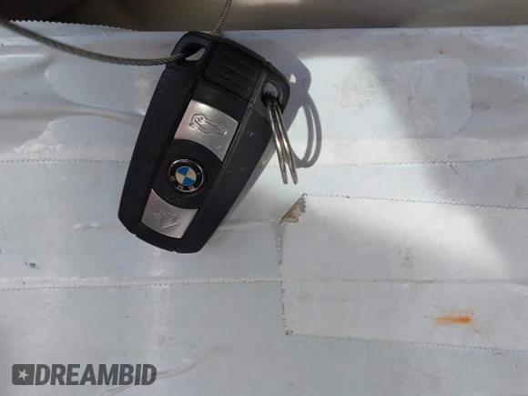 ✅ 2013 BMW 1 Series 128i • VIN: WBAUP9C53DVS95156 • Лот: 44284675. Опубліковано раніше на IAAI з пробігом 112 996 миль. Безкоштовний доступ до архіву аукціонних продажів зі США та докладний звіт про історію автомобіля на DreamBid. Зображення 11.