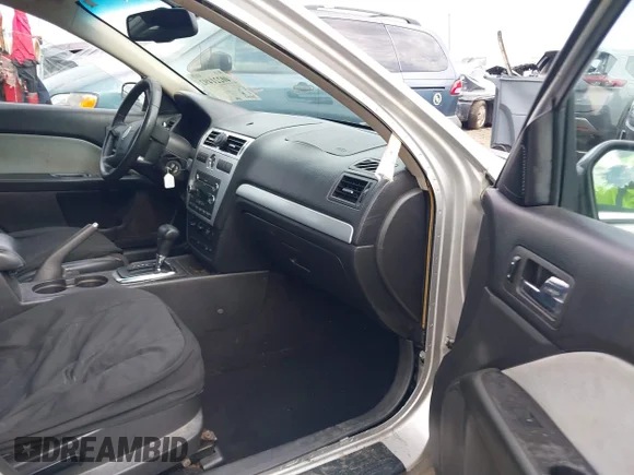 ✅ 2009 Mercury Milan • VIN: 3MEHM07Z49R631776 • Лот: 40221492. Опубліковано раніше на IAAI з пробігом 310 367 миль. Безкоштовний доступ до архіву аукціонних продажів зі США та докладний звіт про історію автомобіля на DreamBid. Зображення 5.