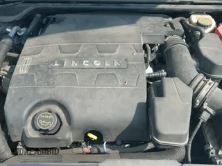 ✅ 2015 Lincoln MKS • VIN: 1LNHL9EK6FG605838 • Lot: 42371171. Wystawiony na IAAI z przebiegiem 369 735 mil. Bezpłatny archiwum sprzedaży aukcyjnych z USA i szczegółowy raport historii pojazdu na DreamBid. Zdjęcie 19.