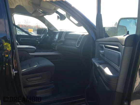 ✅ 2020 Ram 1500 Big Horn • VIN: 1C6SRFMT1LN225242 • Лот: 43822156. Опубліковано раніше на IAAI з пробігом 77 470 миль. Безкоштовний доступ до архіву аукціонних продажів зі США та докладний звіт про історію автомобіля на DreamBid. Зображення 5.