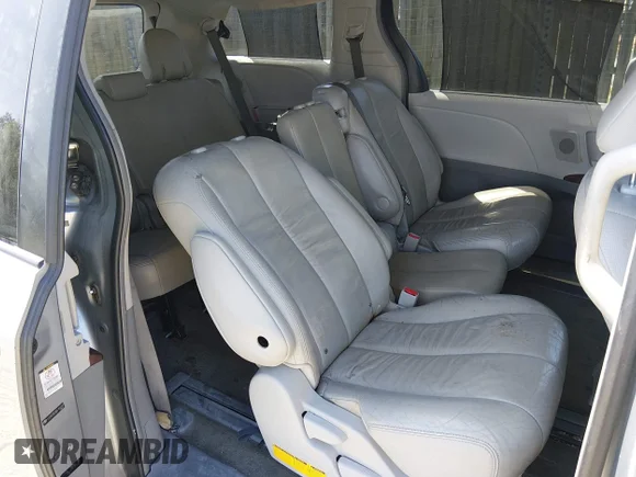 ✅ 2011 Toyota Sienna XLE • VIN: 5TDYK3DC8BS165202 • Lot: 44800438. Listed on IAAI with 196,025 mi. Free auction sales archive from the USA and detailed vehicle history report at DreamBid. Image 8.