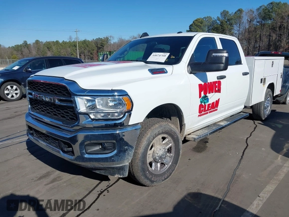 ✅ 2024 Ram 2500 Tradesman • VIN: 3C6UR5HJXRG223230 • Lot: 44074768. Wystawiony na IAAI z przebiegiem 35 364 mil. Bezpłatny archiwum sprzedaży aukcyjnych z USA i szczegółowy raport historii pojazdu na DreamBid. Zdjęcie 2.