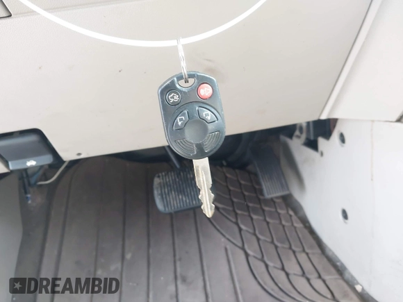 ✅ 2008 Ford Escape XLT • VIN: 1FMCU93158KE69574 • Lot: 44603634. Wystawiony na IAAI z przebiegiem 143 599 mil. Bezpłatny archiwum sprzedaży aukcyjnych z USA i szczegółowy raport historii pojazdu na DreamBid. Zdjęcie 11.
