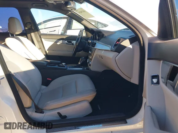 ✅ 2012 Mercedes-Benz C 250 Sport • VIN: WDDGF4HB5CA674255 • Lot: 44078051. Wystawiony na IAAI z przebiegiem Nie podano. Bezpłatny archiwum sprzedaży aukcyjnych z USA i szczegółowy raport historii pojazdu na DreamBid. Zdjęcie 5.