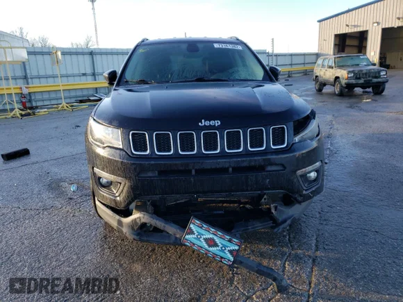 ✅ 2017 Jeep Compass Latitude • VIN: 3C4NJDBB7HT692541 • Лот: 73161382. Опубліковано раніше на Copart з пробігом 81 086 миль. Безкоштовний доступ до архіву аукціонних продажів зі США та докладний звіт про історію автомобіля на DreamBid. Зображення 5.