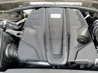 ✅ 2023 Porsche Macan GTS • VIN: WP1AF2A55PLB56728 • Lot: 93667995. Wystawiony na Copart z przebiegiem 24 208 mil. Bezpłatny archiwum sprzedaży aukcyjnych z USA i szczegółowy raport historii pojazdu na DreamBid. Zdjęcie 14.