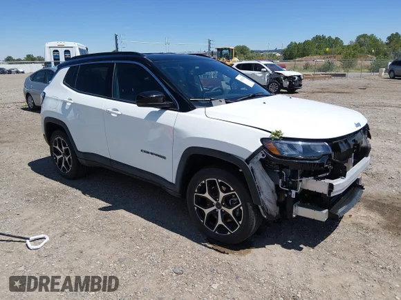 ✅ 2026 Jeep Compass Limited Altitude • VIN: 3C4NJDCNXTT187157 • Lot: 45567681. Wystawiony na IAAI z przebiegiem 16 912 mil. Bezpłatny archiwum sprzedaży aukcyjnych z USA i szczegółowy raport historii pojazdu na DreamBid. Zdjęcie 1.