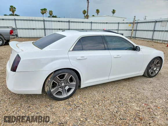 ✅ 2012 Chrysler 300 S • VIN: 2C3CCADTXCH115627 • Lot: 55893466. Wystawiony na Copart z przebiegiem 139 995 mil. Bezpłatny archiwum sprzedaży aukcyjnych z USA i szczegółowy raport historii pojazdu na DreamBid. Zdjęcie 3.