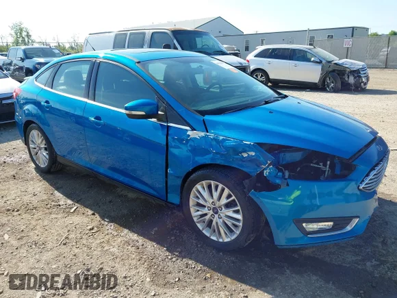 ✅ 2015 Ford Focus Titanium • VIN: 1FADP3J2XFL374157 • Lot: 44918473. Wystawiony na IAAI z przebiegiem 65 046 mil. Bezpłatny archiwum sprzedaży aukcyjnych z USA i szczegółowy raport historii pojazdu na DreamBid. Zdjęcie 1.