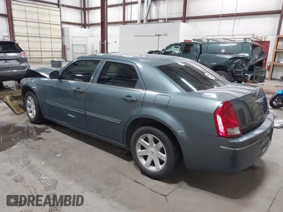 ✅ 2005 Chrysler 300 Touring • VIN: 2C3JA53G25H582343 • Lot: 43916067. Wystawiony na IAAI z przebiegiem 214 116 mil. Bezpłatny archiwum sprzedaży aukcyjnych z USA i szczegółowy raport historii pojazdu na DreamBid. Zdjęcie 3.