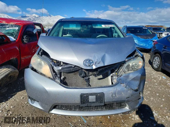 ✅ 2011 Toyota Sienna LE • VIN: 5TDKK3DC0BS091943 • Lot: 50187176. Wystawiony na Copart z przebiegiem 215 245 mil. Bezpłatny archiwum sprzedaży aukcyjnych z USA i szczegółowy raport historii pojazdu na DreamBid. Zdjęcie 5.