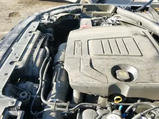 ✅ 2019 Land Rover Range Rover Velar S • VIN: SALYB2EX2KA234404 • Лот: 42282476. Опубликован ранее на IAAI с пробегом 77 210 миль. Бесплатный доступ к архиву аукционных продаж из США и подробный отчёт об истории автомобиля на DreamBid. Изображение 19.