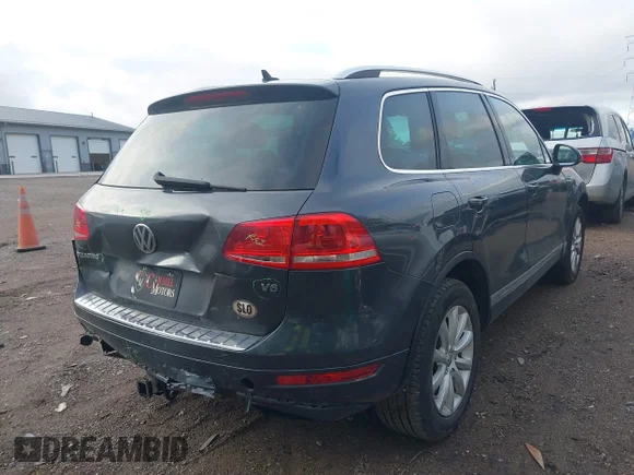 ✅ 2014 Volkswagen Touareg Sport • VIN: WVGEF9BP6ED007632 • Lot: 42183677. Wystawiony na IAAI z przebiegiem 166 245 mil. Bezpłatny archiwum sprzedaży aukcyjnych z USA i szczegółowy raport historii pojazdu na DreamBid. Zdjęcie 6.