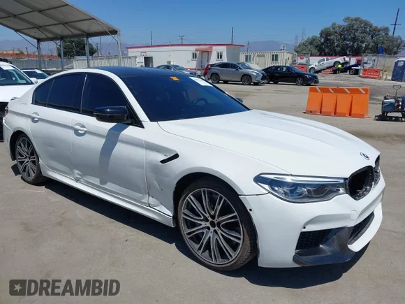 ✅ 2018 BMW M5 Competition • VIN: WBSJF0C51JG577485 • Lot: 42892564. Wystawiony na IAAI z przebiegiem 33 841 mil. Bezpłatny archiwum sprzedaży aukcyjnych z USA i szczegółowy raport historii pojazdu na DreamBid. Zdjęcie 1.