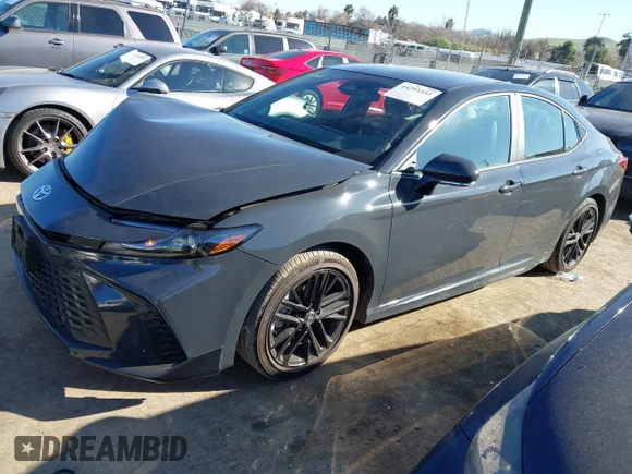 ✅ 2025 Toyota Camry SE • VIN: 4T1DAACK7SU183695 • Lot: 44293353. Wystawiony na IAAI z przebiegiem 10 152 mil. Bezpłatny archiwum sprzedaży aukcyjnych z USA i szczegółowy raport historii pojazdu na DreamBid. Zdjęcie 2.