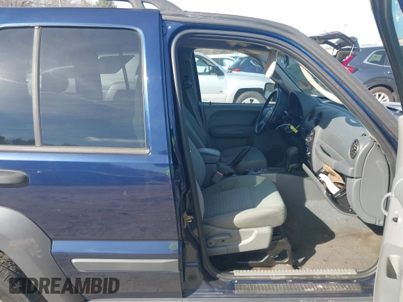 ✅ 2006 Jeep Liberty Sport • VIN: 1J4GL48K06W176596 • Lot: 43994901. Wystawiony na IAAI z przebiegiem 135 972 mil. Bezpłatny archiwum sprzedaży aukcyjnych z USA i szczegółowy raport historii pojazdu na DreamBid. Zdjęcie 5.