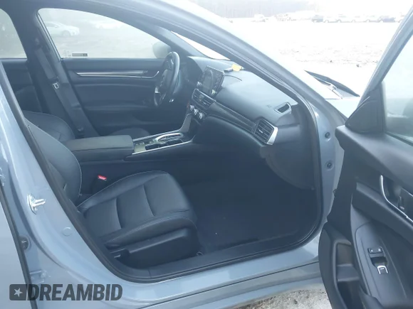 ✅ 2022 Honda Accord Sport • VIN: 1HGCV3F22NA037756 • Lot: 44667577. Wystawiony na IAAI z przebiegiem 39 014 mil. Bezpłatny archiwum sprzedaży aukcyjnych z USA i szczegółowy raport historii pojazdu na DreamBid. Zdjęcie 5.