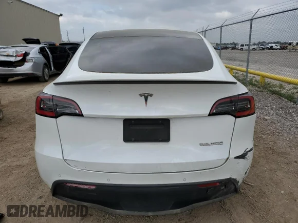 ✅ 2020 Tesla Model Y Long Range • VIN: 5YJYGDEF7LF043226 • Lot: 45941373. Wystawiony na Copart z przebiegiem 45 718 mil. Bezpłatny archiwum sprzedaży aukcyjnych z USA i szczegółowy raport historii pojazdu na DreamBid. Zdjęcie 6.