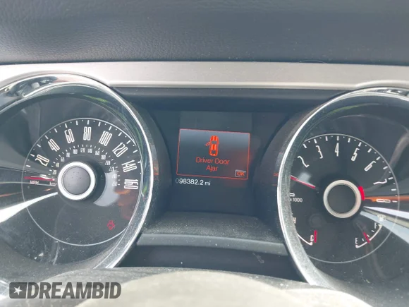 ✅ 2014 Ford Mustang Premium • VIN: 1ZVBP8EM3E5208251 • Lot: 44884358. Wystawiony na IAAI z przebiegiem 98 382 mil. Bezpłatny archiwum sprzedaży aukcyjnych z USA i szczegółowy raport historii pojazdu na DreamBid. Zdjęcie 7.