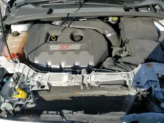 ✅ 2018 Ford Focus ST • VIN: 1FADP3L90JL238462 • Лот: 82649345. Опубликован ранее на Copart с пробегом 75 933 миль. Бесплатный доступ к архиву аукционных продаж из США и подробный отчёт об истории автомобиля на DreamBid. Изображение 15.