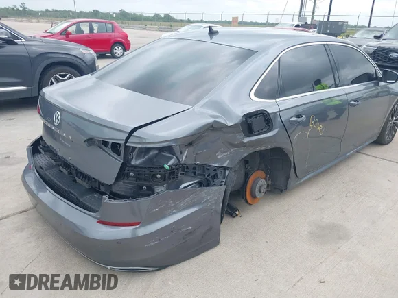✅ 2022 Volkswagen Passat Limited Edition • VIN: 1VWBA7A37NC008168 • Lot: 45103678. Wystawiony na IAAI z przebiegiem 66 398 mil. Bezpłatny archiwum sprzedaży aukcyjnych z USA i szczegółowy raport historii pojazdu na DreamBid. Zdjęcie 4.