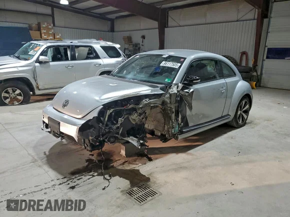 ✅ 2014 Volkswagen Beetle Turbo R-Line • VIN: 3VWVT7AT5EM606149 • Лот: 96117505. Опубликован ранее на Copart с пробегом 92 390 миль. Бесплатный доступ к архиву аукционных продаж из США и подробный отчёт об истории автомобиля на DreamBid. Изображение 1.