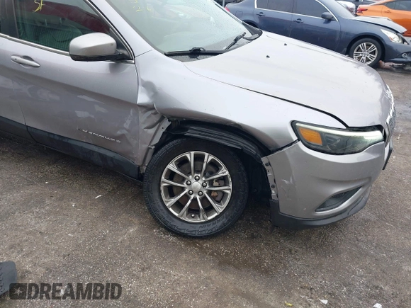 ✅ 2019 Jeep Cherokee Latitude Plus • VIN: 1C4PJMLX8KD305110 • Lot: 44336846. Wystawiony na IAAI z przebiegiem 56 990 mil. Bezpłatny archiwum sprzedaży aukcyjnych z USA i szczegółowy raport historii pojazdu na DreamBid. Zdjęcie 6.