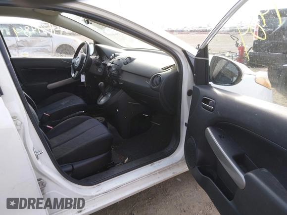 ✅ 2013 Mazda 2 Sport • VIN: JM1DE1KY2D0156316 • Lot: 44139984. Wystawiony na IAAI z przebiegiem 116 409 mil. Bezpłatny archiwum sprzedaży aukcyjnych z USA i szczegółowy raport historii pojazdu na DreamBid. Zdjęcie 5.