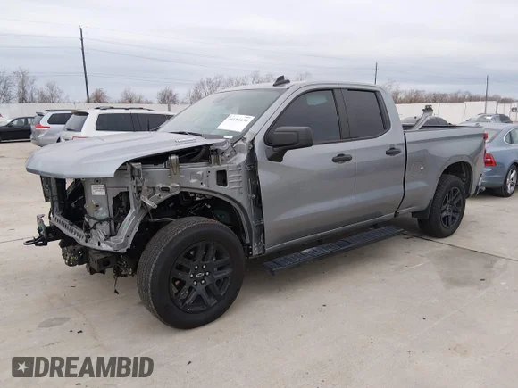 ✅ 2025 Chevrolet Silverado 1500 Custom • VIN: 1GCRABEK3SZ205336 • Lot: 44184454. Wystawiony na IAAI z przebiegiem 10 047 mil. Bezpłatny archiwum sprzedaży aukcyjnych z USA i szczegółowy raport historii pojazdu na DreamBid. Zdjęcie 2.
