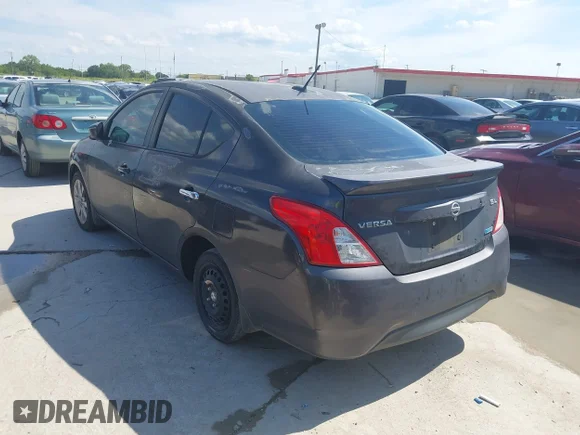 ✅ 2015 Nissan Versa S Plus • VIN: 3N1CN7AP0FL875256 • Lot: 42909751. Wystawiony na IAAI z przebiegiem 184 266 mil. Bezpłatny archiwum sprzedaży aukcyjnych z USA i szczegółowy raport historii pojazdu na DreamBid. Zdjęcie 3.